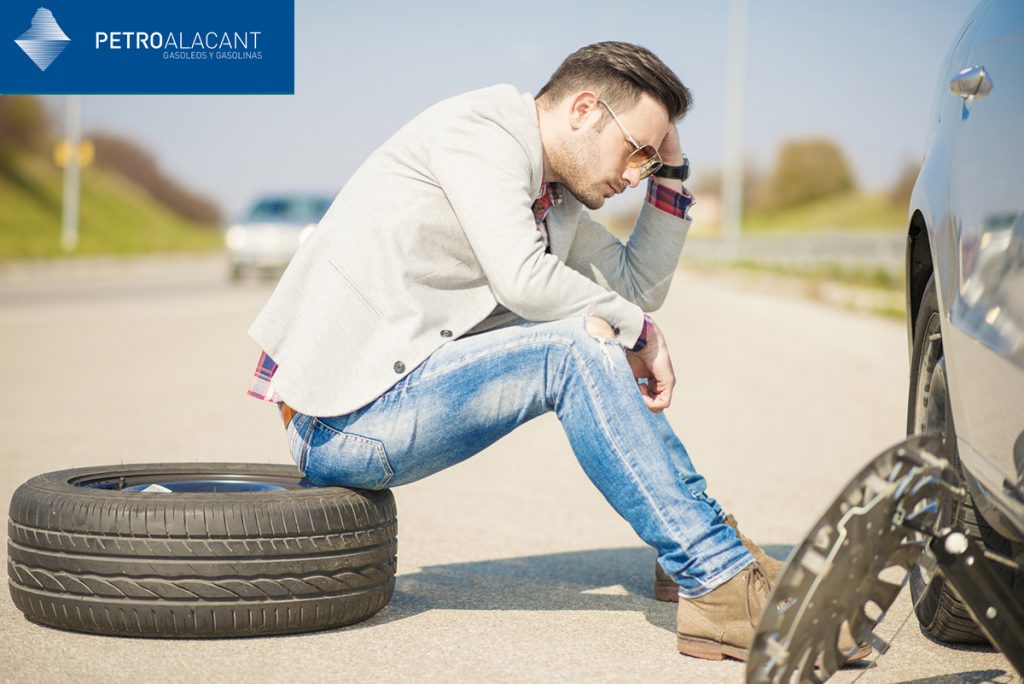 Pasos para cambiar la rueda del coche